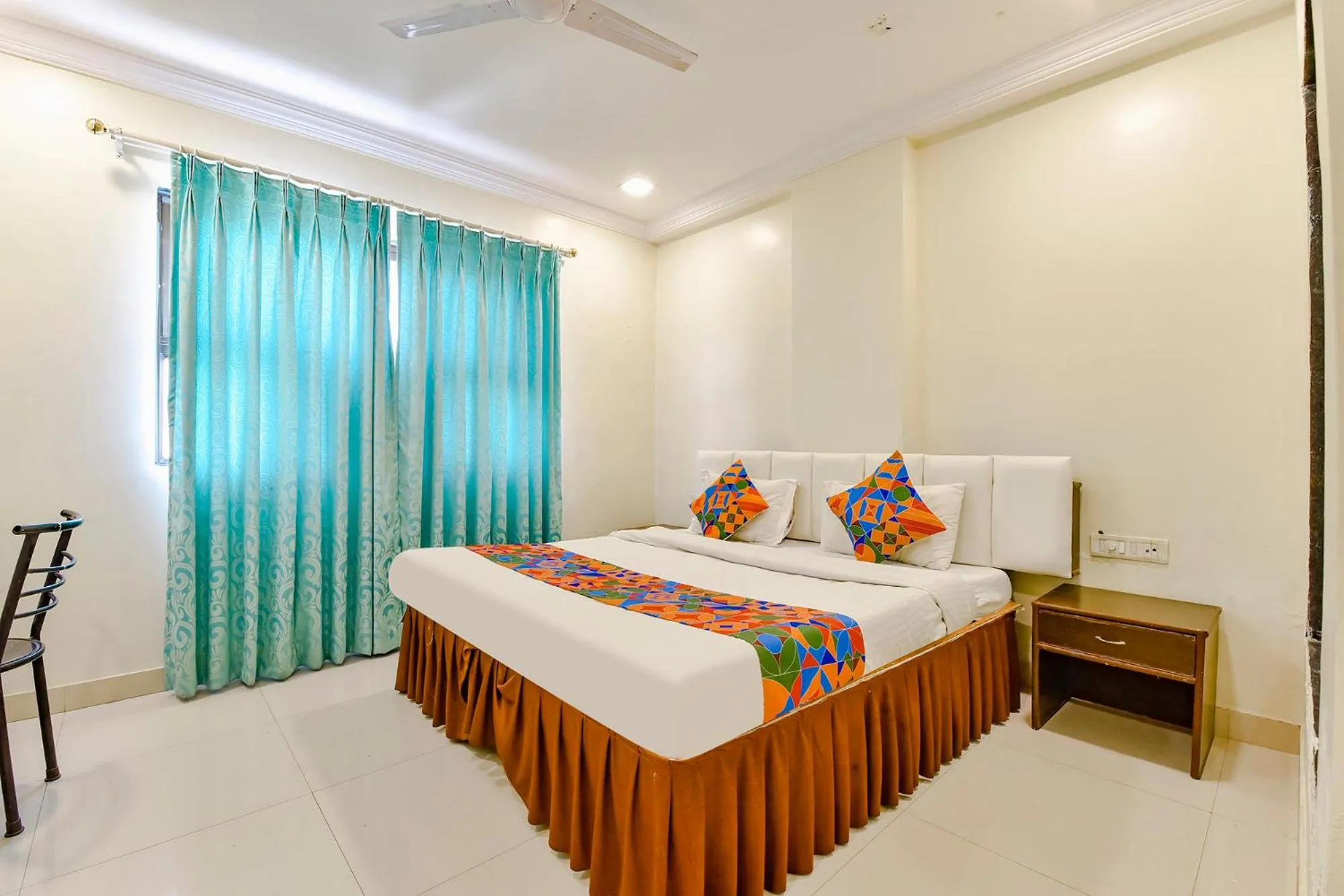 Living room, Bed in FabExpress Golden Wings