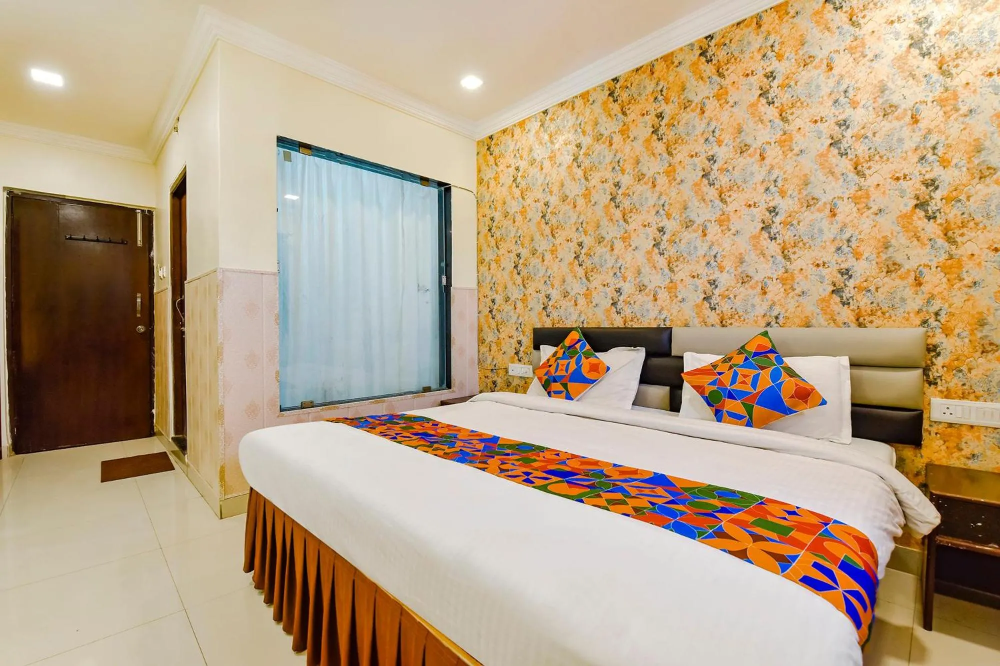 Living room, Bed in FabExpress Golden Wings