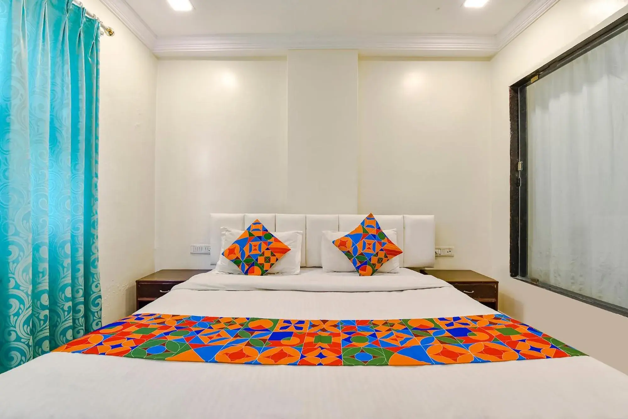 Bed in FabExpress Golden Wings Bed in FabExpress Golden Wings