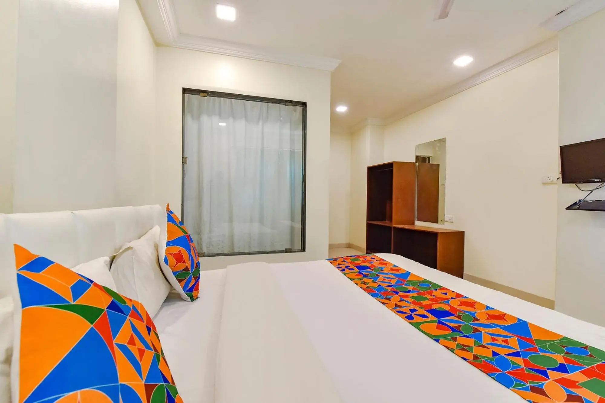 Communal lounge/ TV room, Bed in FabExpress Golden Wings Communal lounge/ TV room, Bed in FabExpress Golden Wings