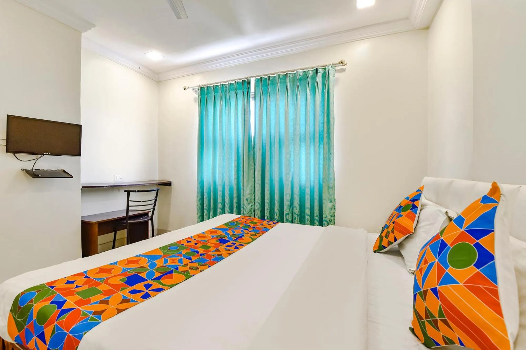 TV and multimedia, Bed in FabExpress Golden Wings