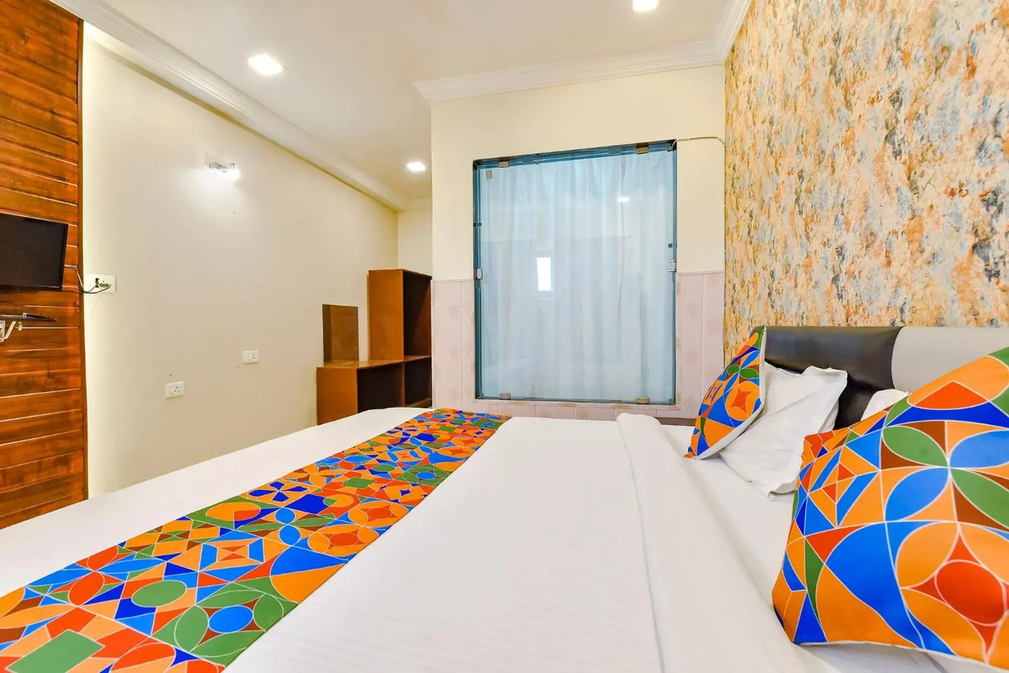 Communal lounge/ TV room, Bed in FabExpress Golden Wings Communal lounge/ TV room, Bed in FabExpress Golden Wings