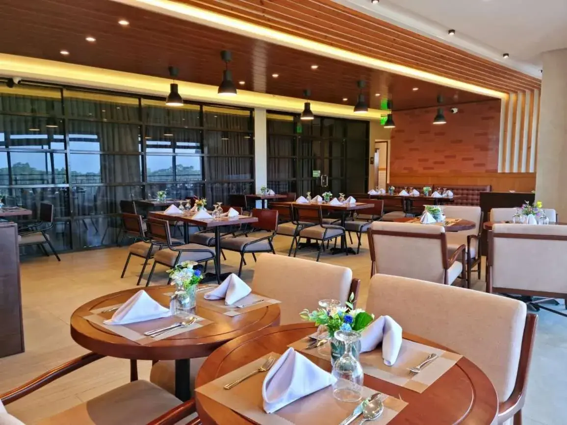 Restaurant/places to eat in Alvea Hotel and Residences Restaurant/places to eat in Alvea Hotel and Residences