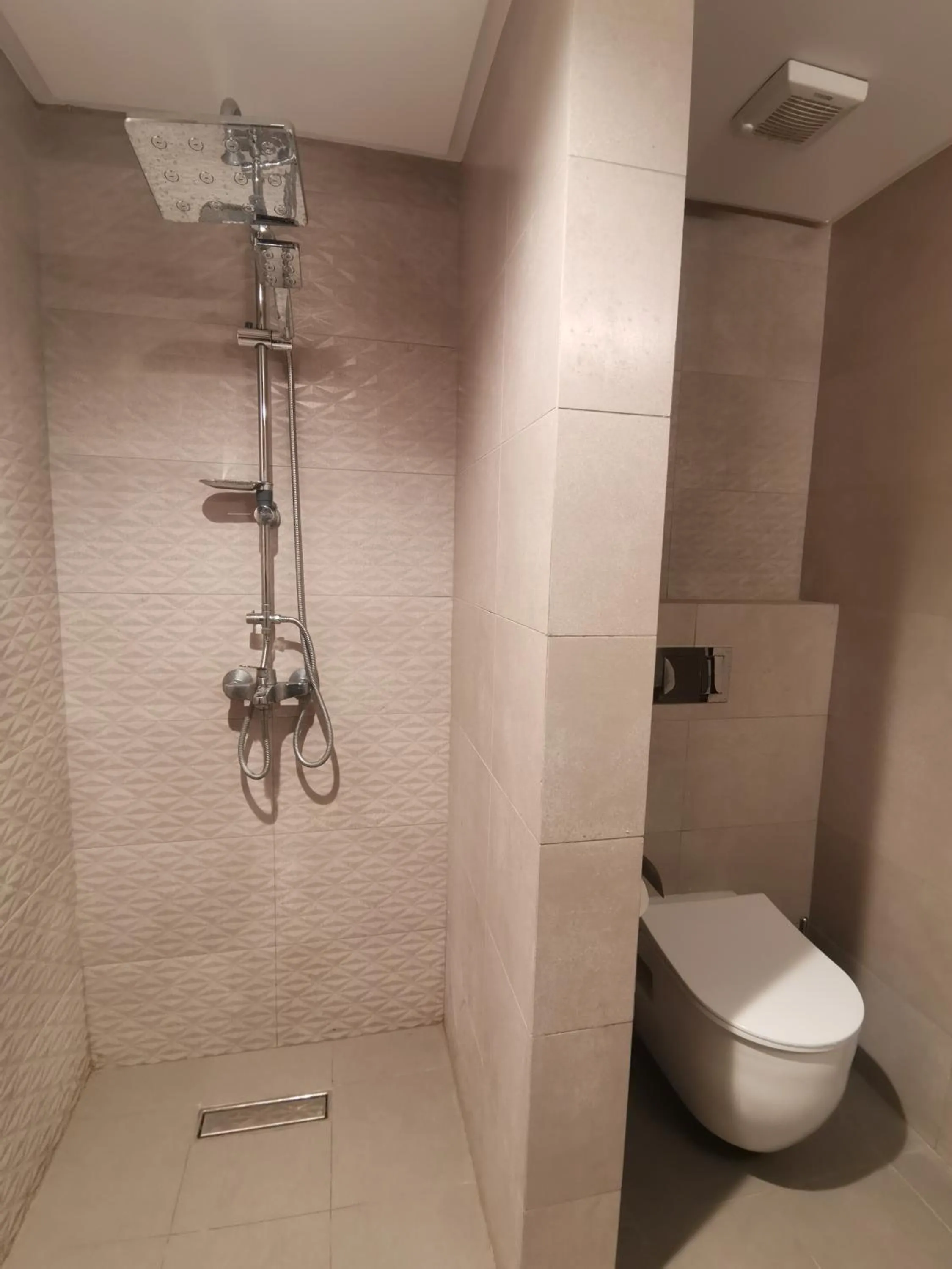 Shower in Dara apartment hotel