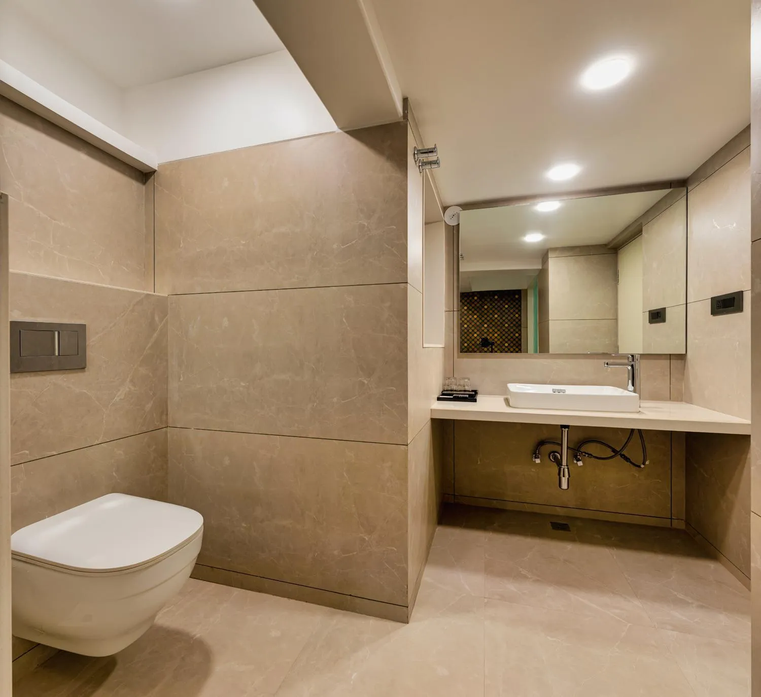 Toilet in Hotel Landmark By Pai