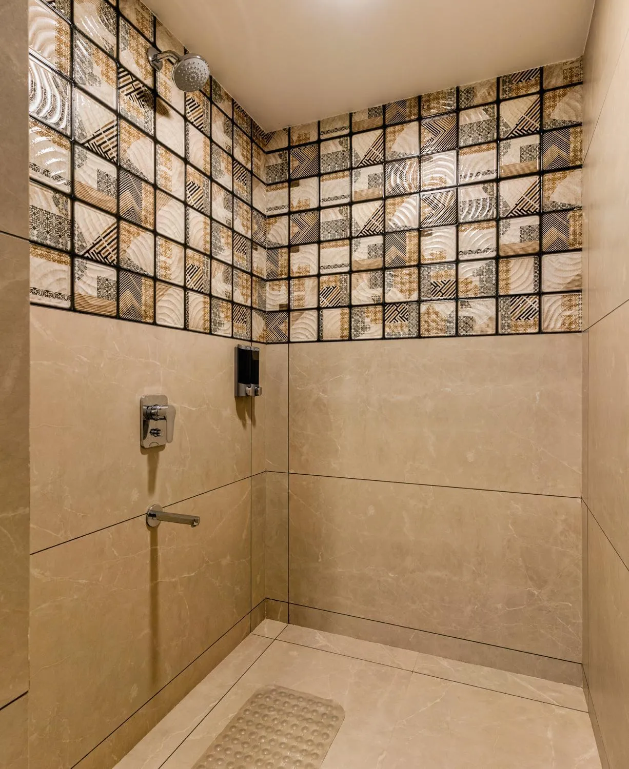 Shower in Hotel Landmark By Pai