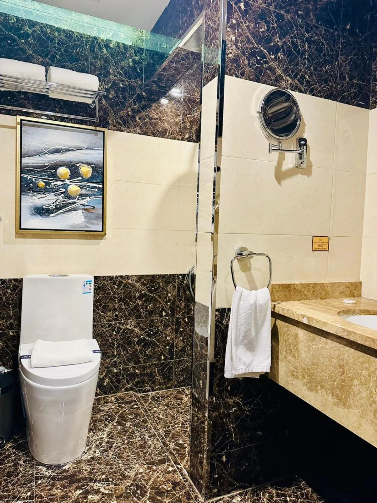 Bathroom in Al Ertiqaa Hotel
