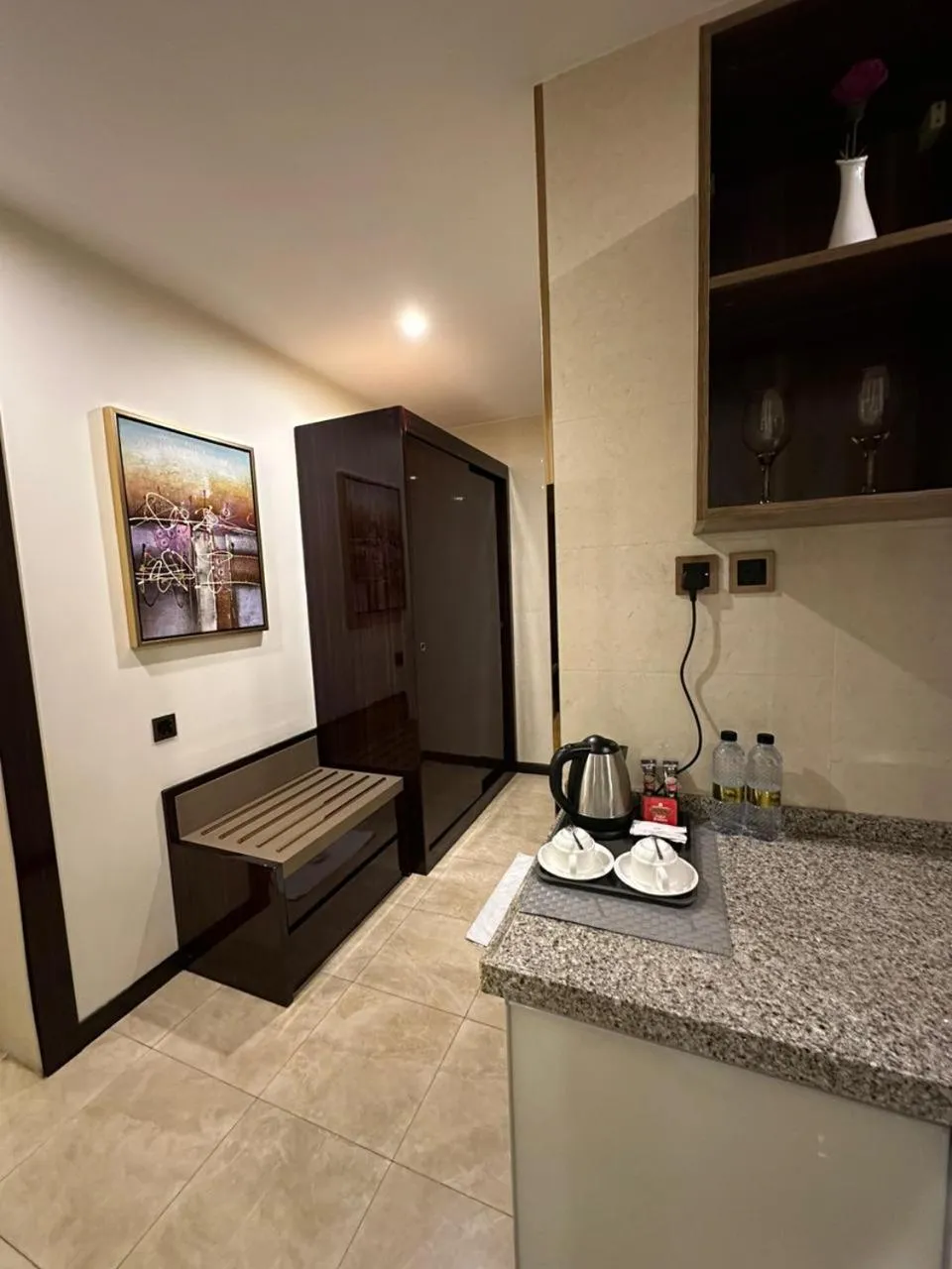 microwave in Al Ertiqaa Hotel