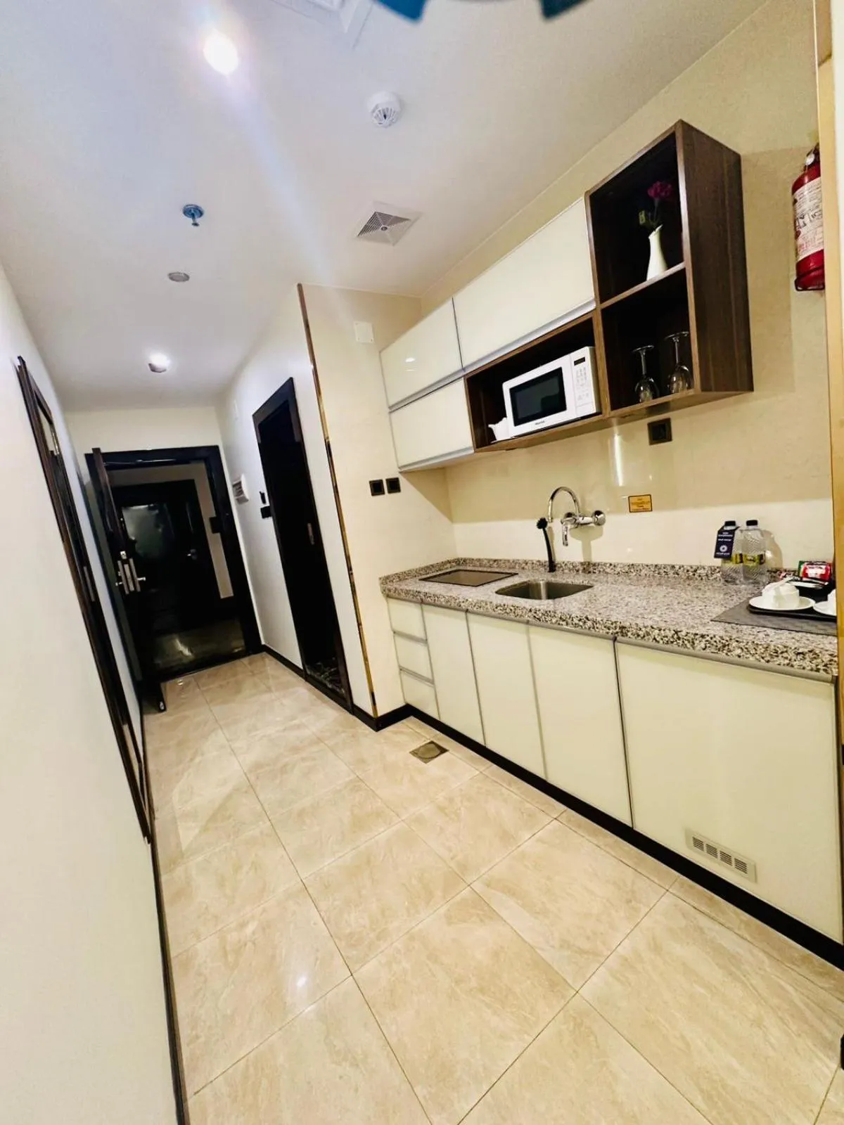 Kitchen or kitchenette in Al Ertiqaa Hotel