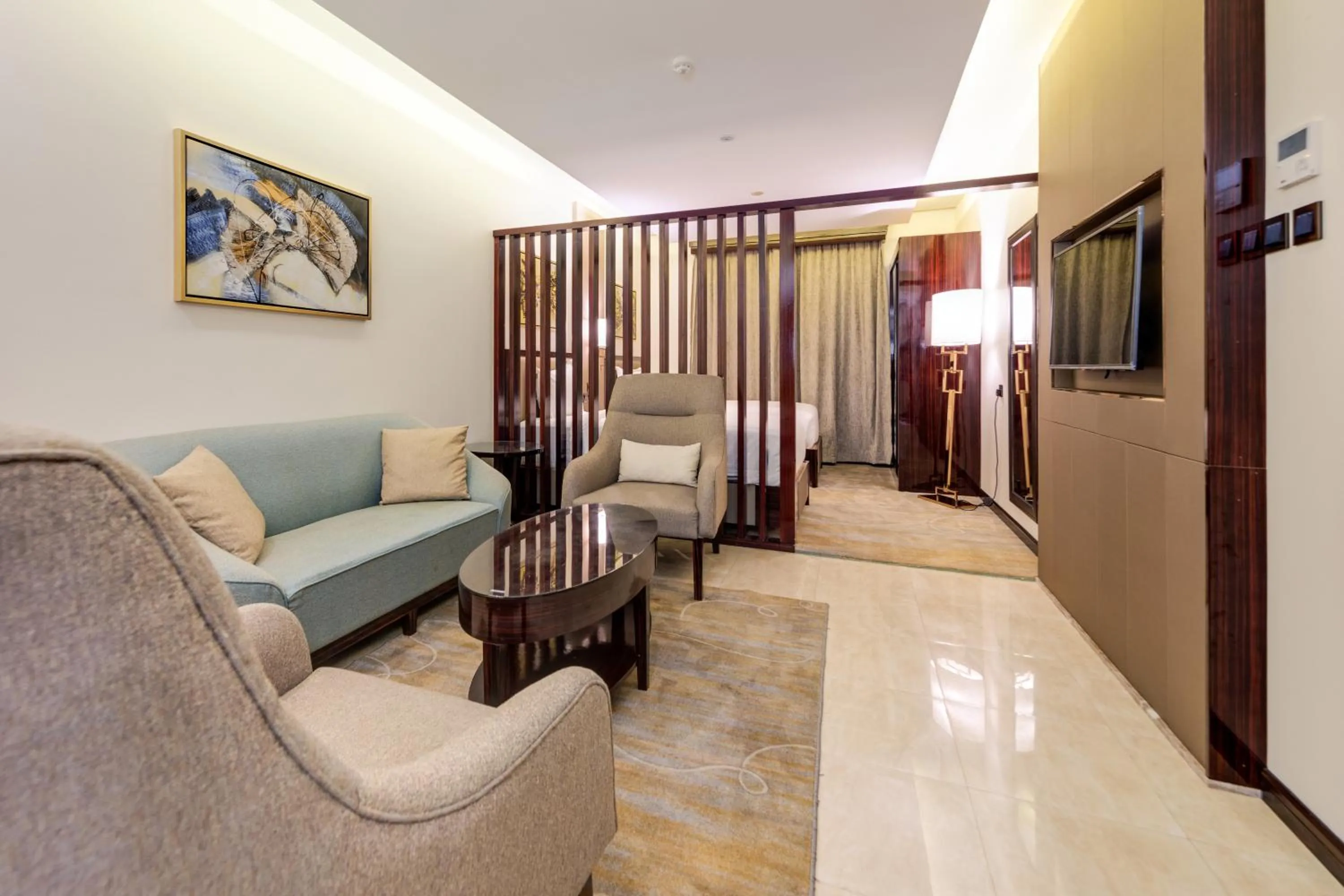 TV and multimedia in Al Ertiqaa Hotel