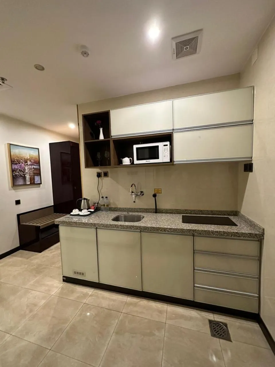Kitchen or kitchenette in Al Ertiqaa Hotel