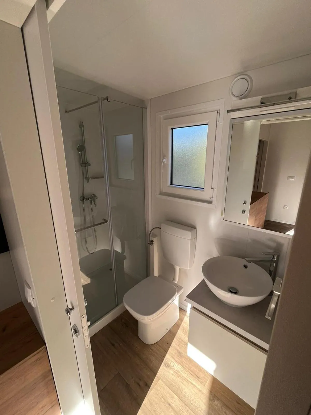 Shower in Mobile Home Saky, Biograd na Moru