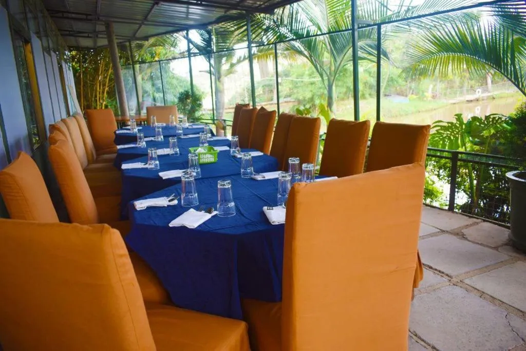 Restaurant/places to eat in Stedmak Gardens Karen