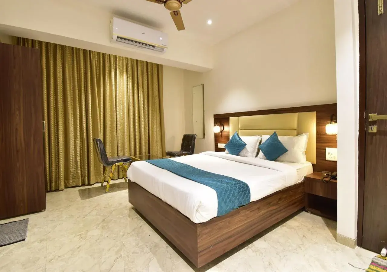 Bedroom, Bed in Hotel Candor Amigo Airoli Mind Space Bedroom, Bed in Hotel Candor Amigo Airoli Mind Space