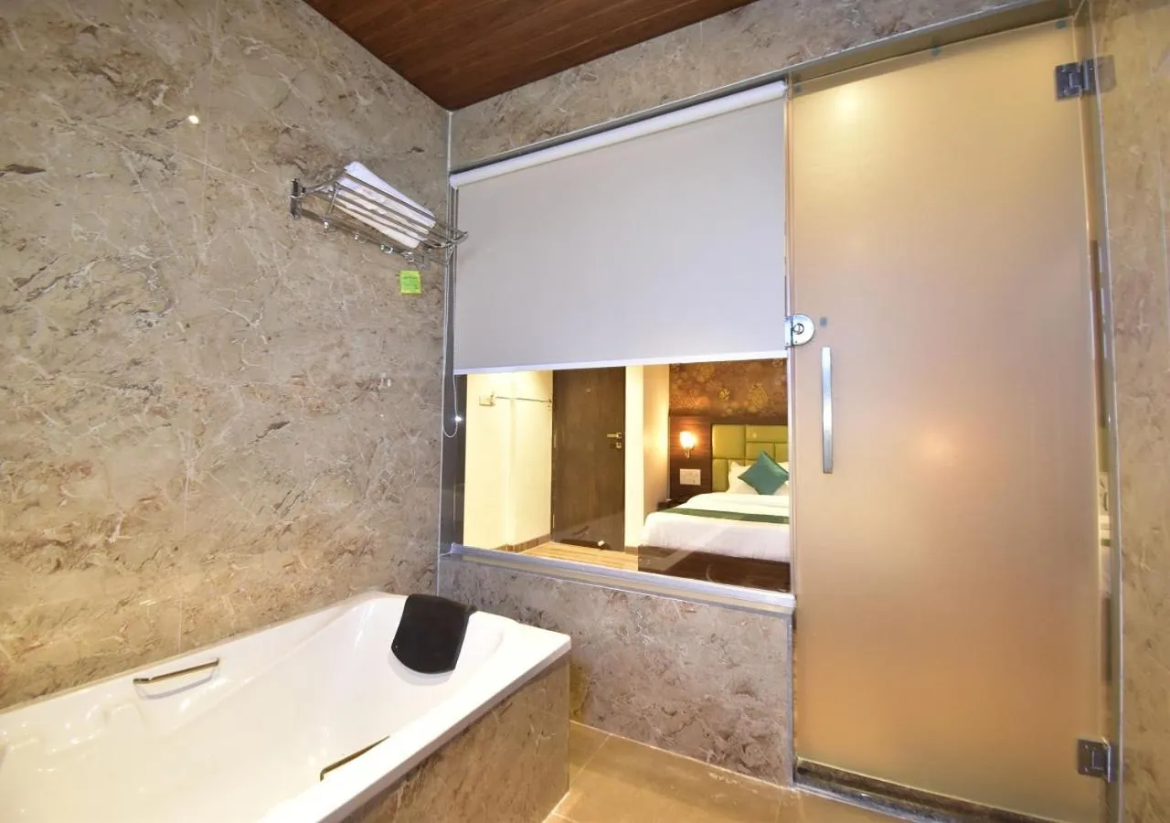 Shower in Hotel Candor Amigo Airoli Mind Space