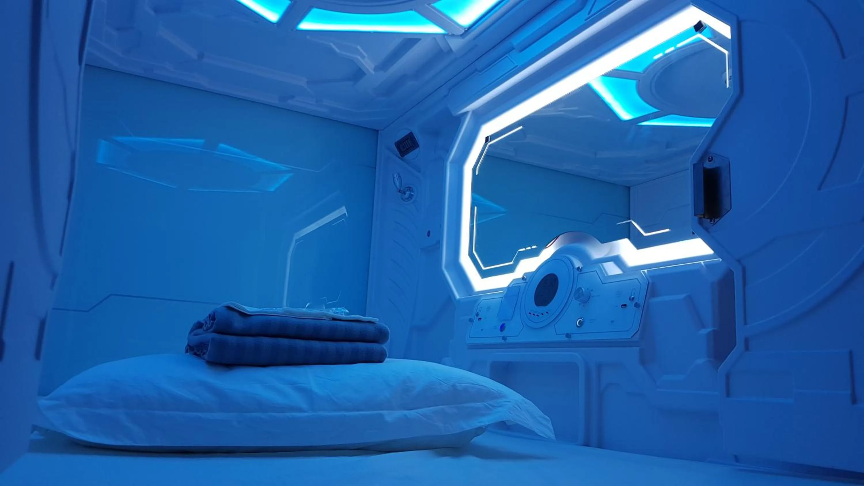 Bedroom, Bed in Apollo Capsule Hotel