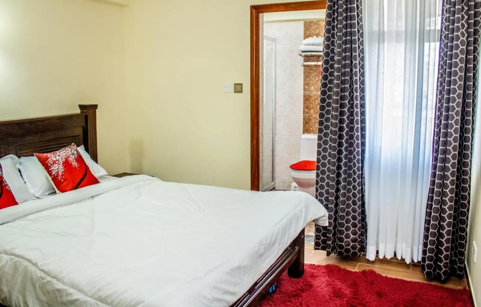 Bed in Lux Suites Dennis Pritt Business Apartments Kilimani