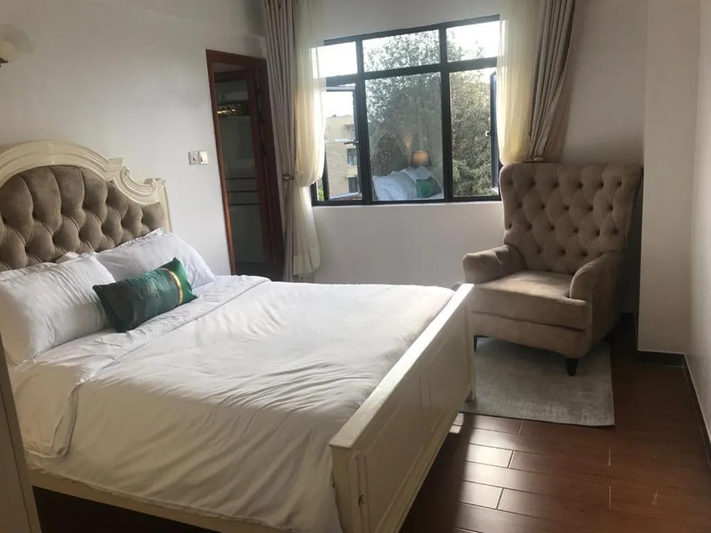 Bed in Lux Suites Dennis Pritt Business Apartments Kilimani
