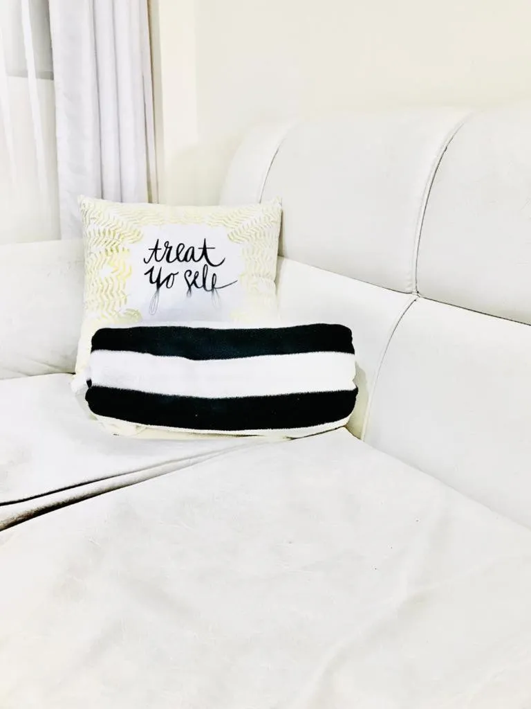 Living room, Bed in Lux Suites Dennis Pritt Business Apartments Kilimani