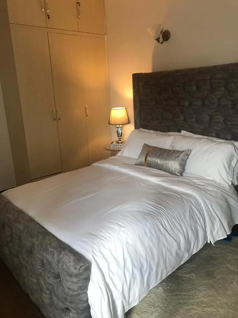 Bed in Lux Suites Dennis Pritt Business Apartments Kilimani