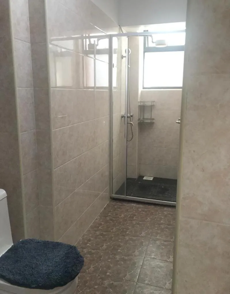 Shower in Lux Suites Dennis Pritt Business Apartments Kilimani