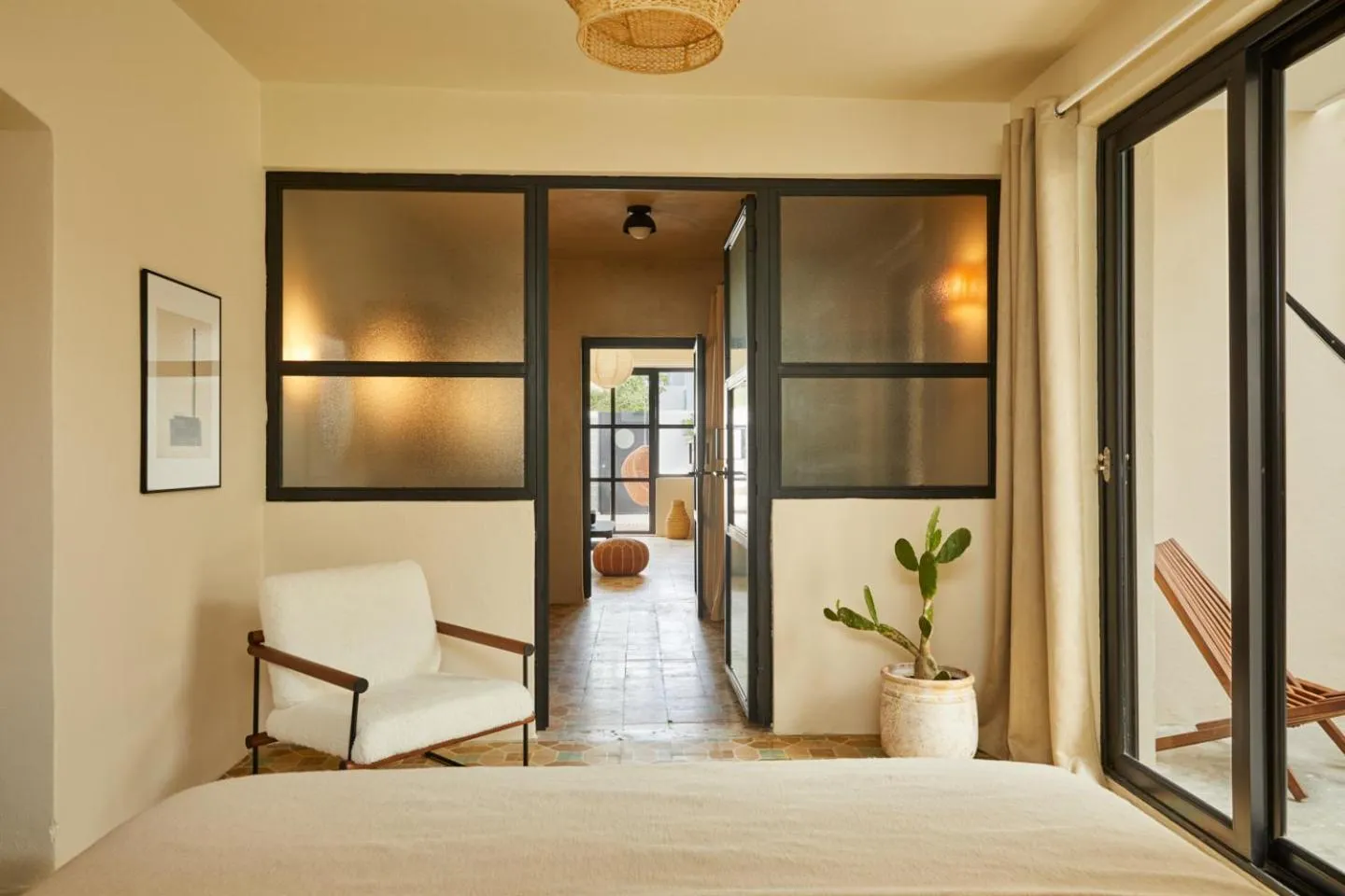 Photo of the whole room, Bed in DUNA by DW