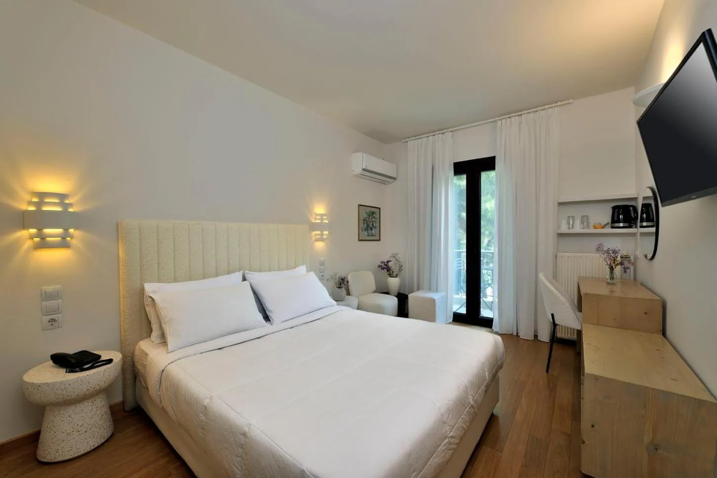 Bedroom, Bed in Dryades & Orion Hotel