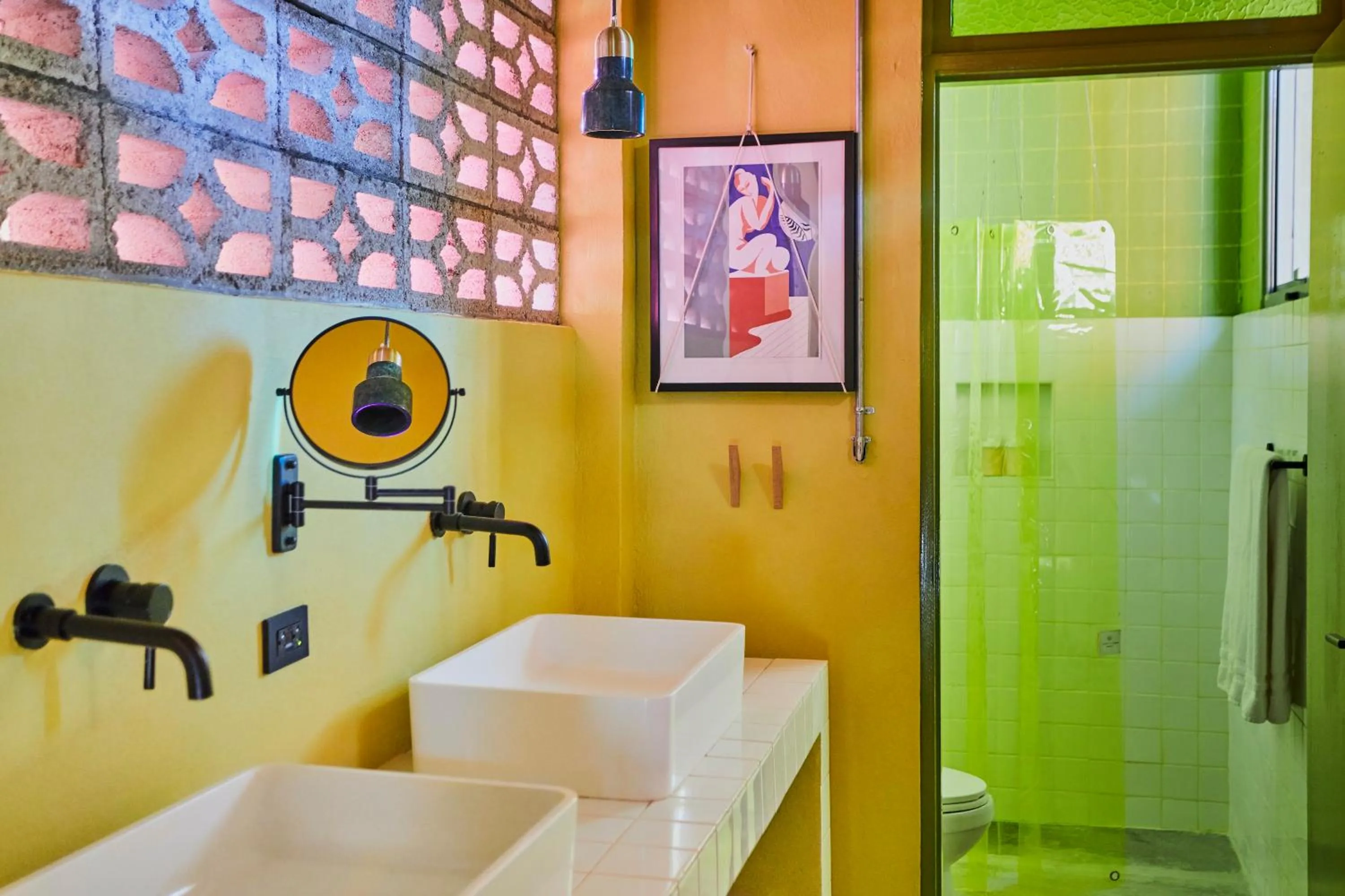 Shower in MOOD HAUS by DW - 70's Retro Stays