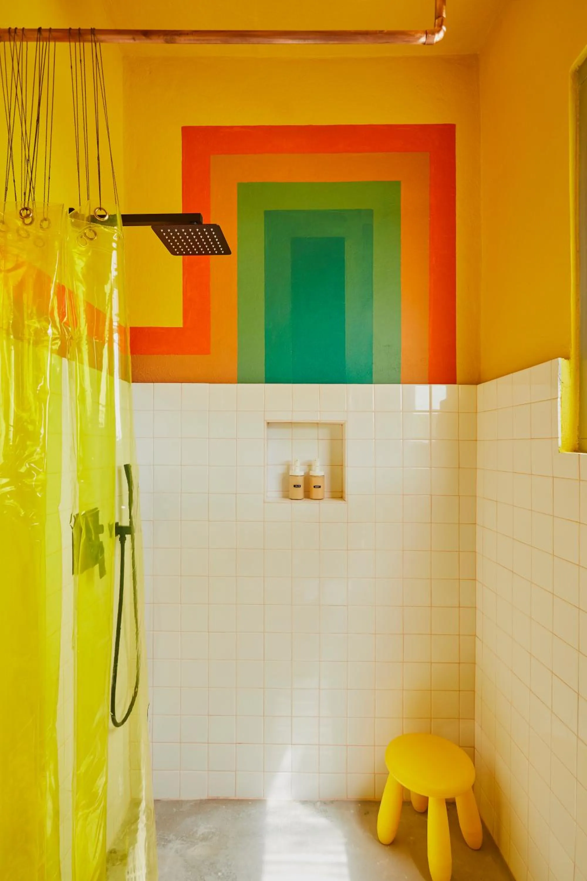Shower in MOOD HAUS by DW - 70's Retro Stays