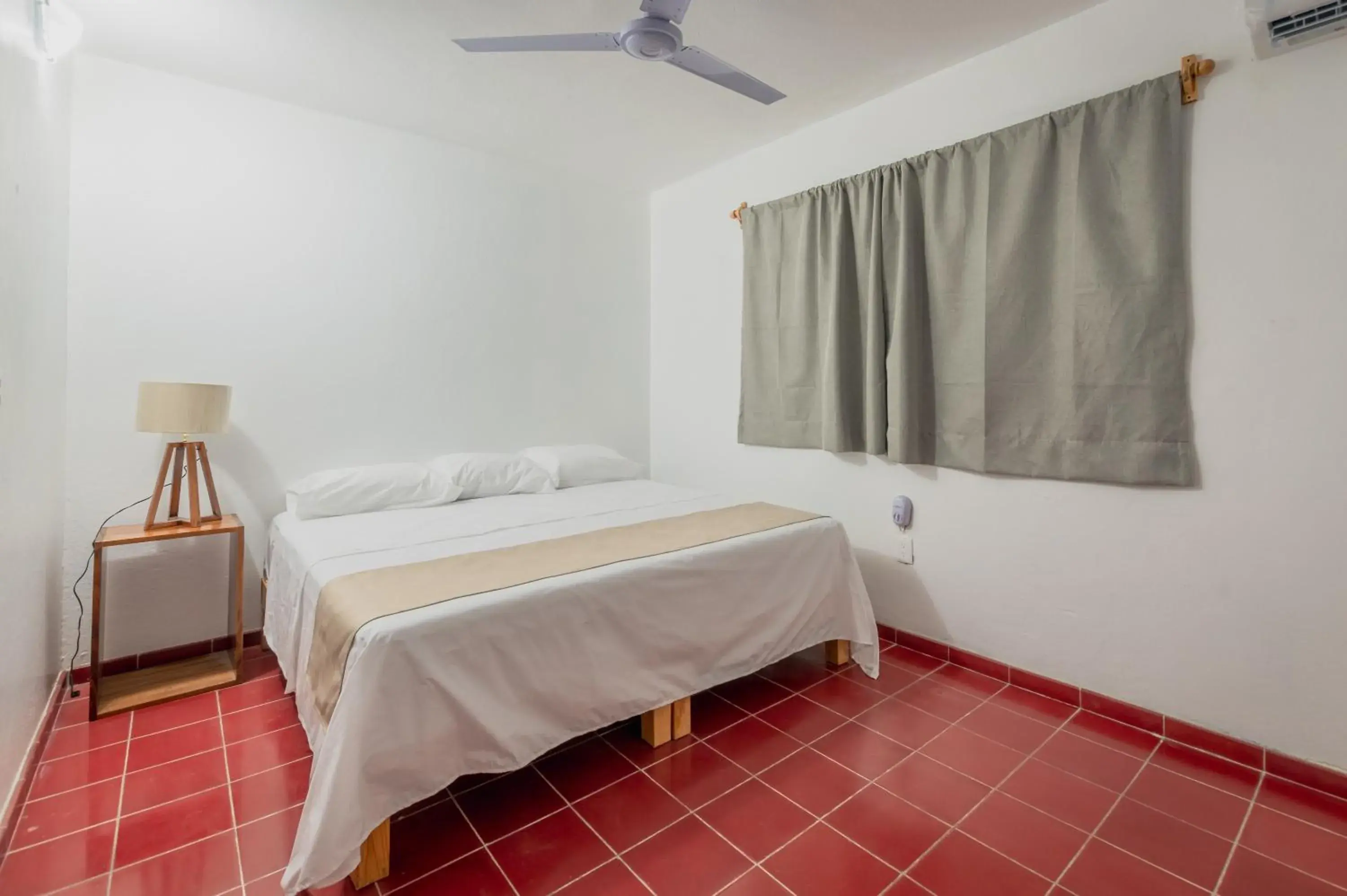 Deluxe Double Room with Shower in Creta Hotel & Suites Deluxe Double Room with Shower in Creta Hotel & Suites