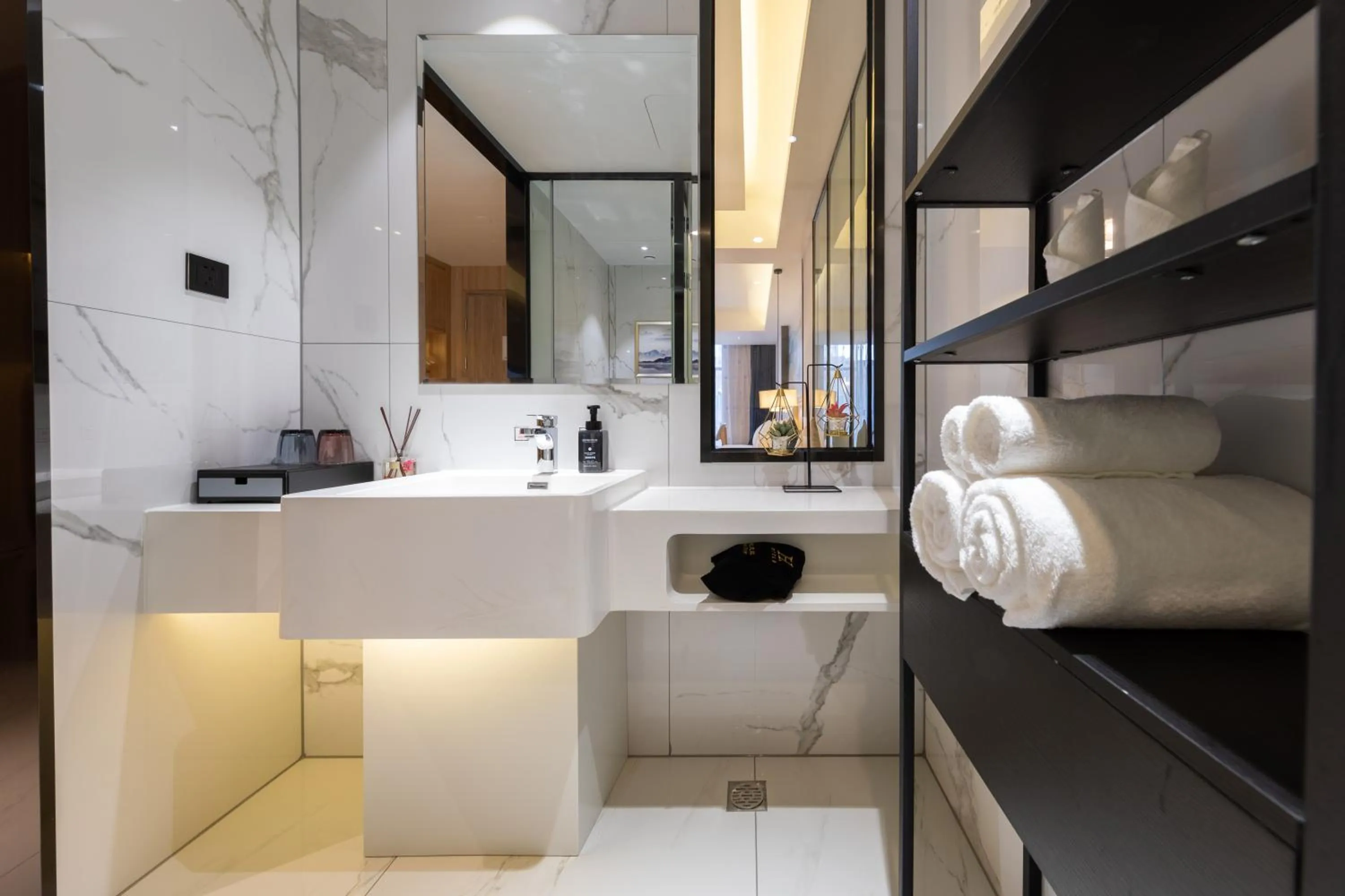 Toilet, Bed in Ausotel by Argyle Baiyun International Airport Renhe Metro Exit B