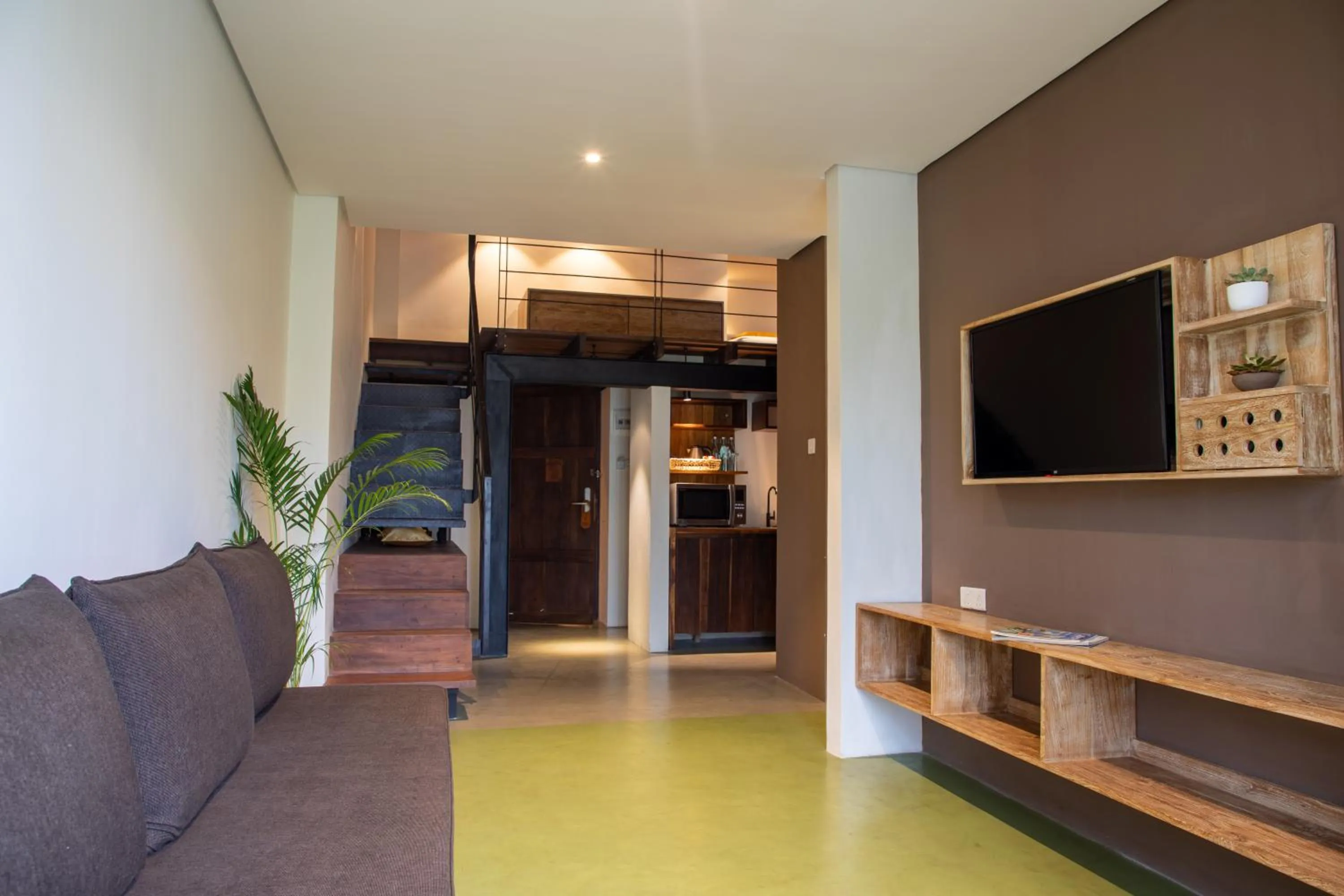 TV and multimedia in Lake Avenue Hotel Kandy