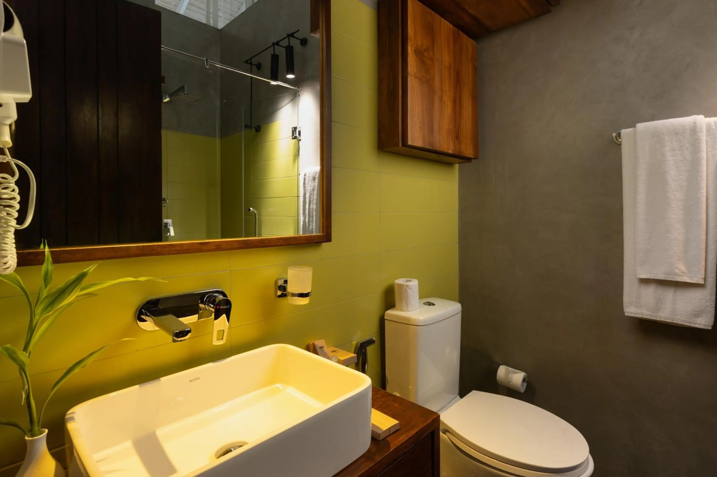 Bathroom in Lake Avenue Hotel Kandy