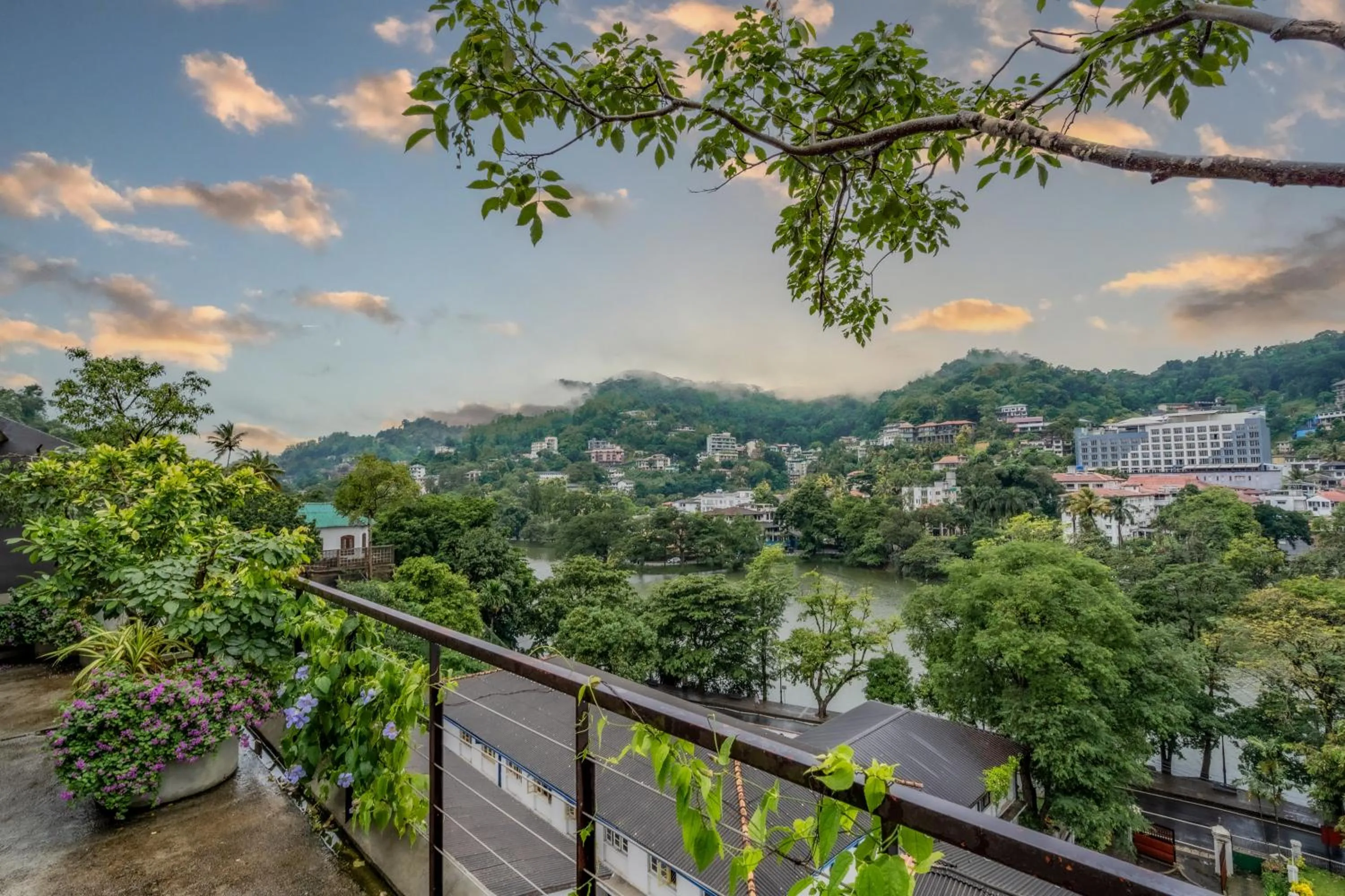 Lake Avenue Hotel Kandy