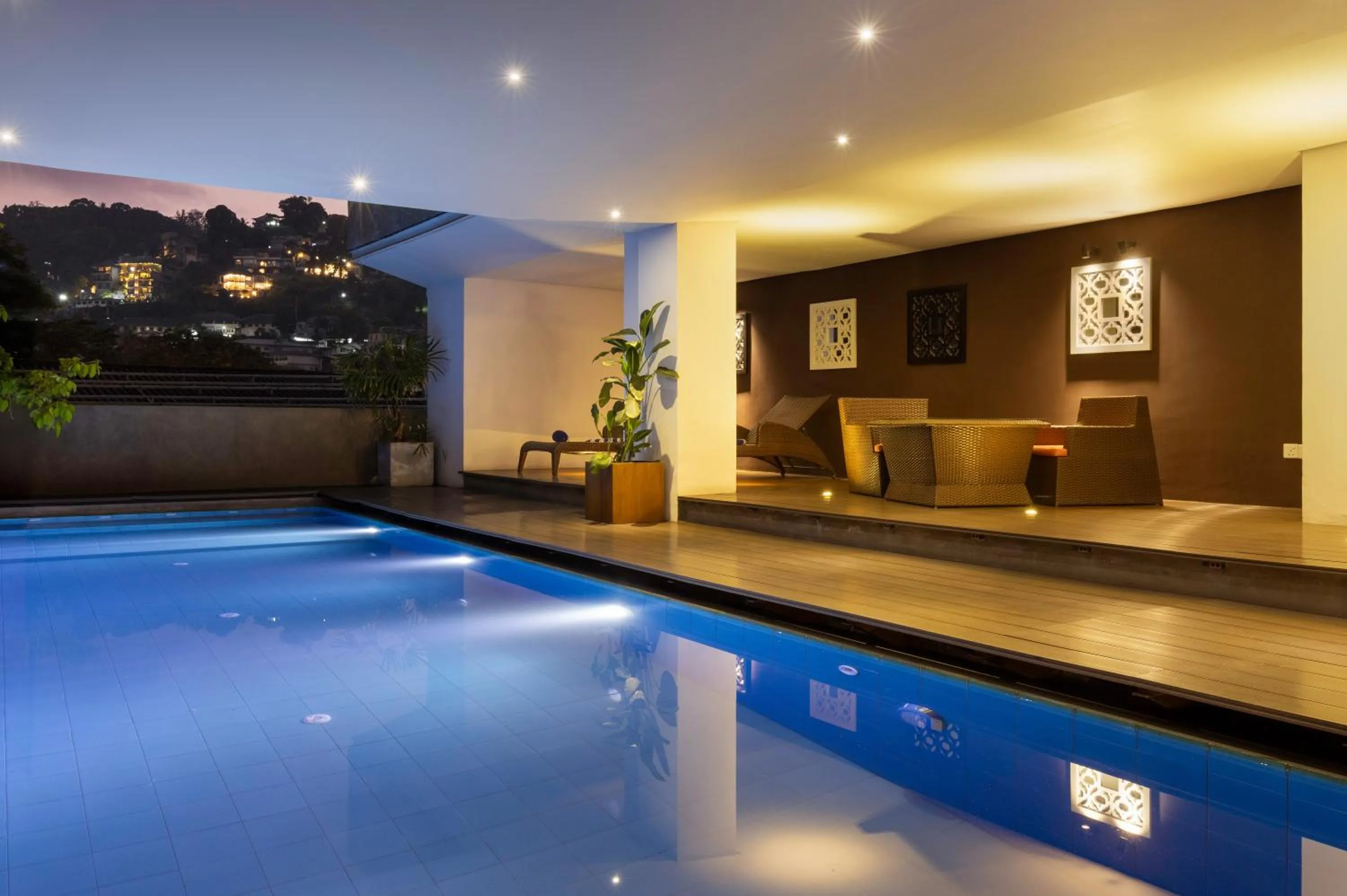 Swimming pool in Lake Avenue Hotel Kandy