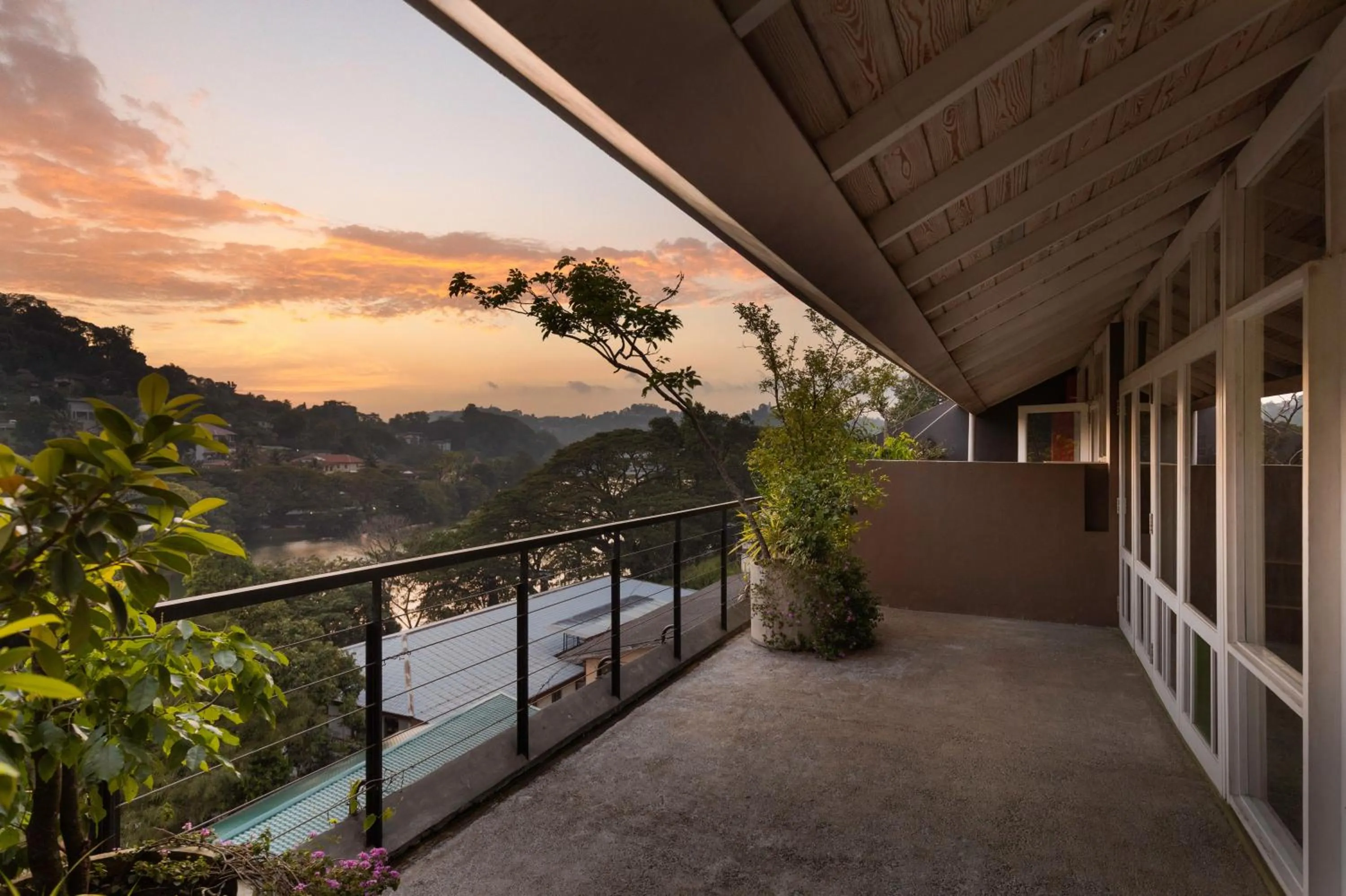 Balcony/Terrace in Lake Avenue Hotel Kandy