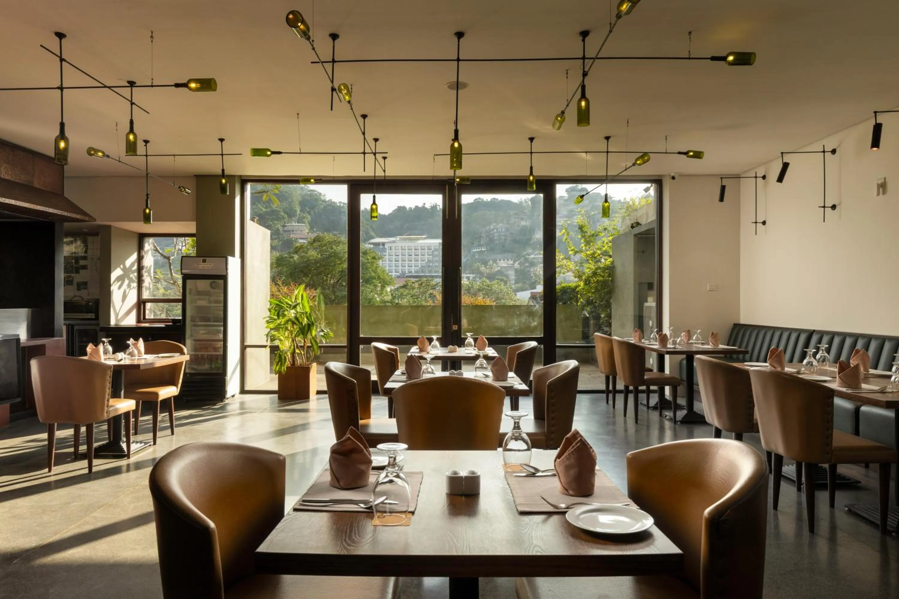 Restaurant/places to eat in Lake Avenue Hotel Kandy