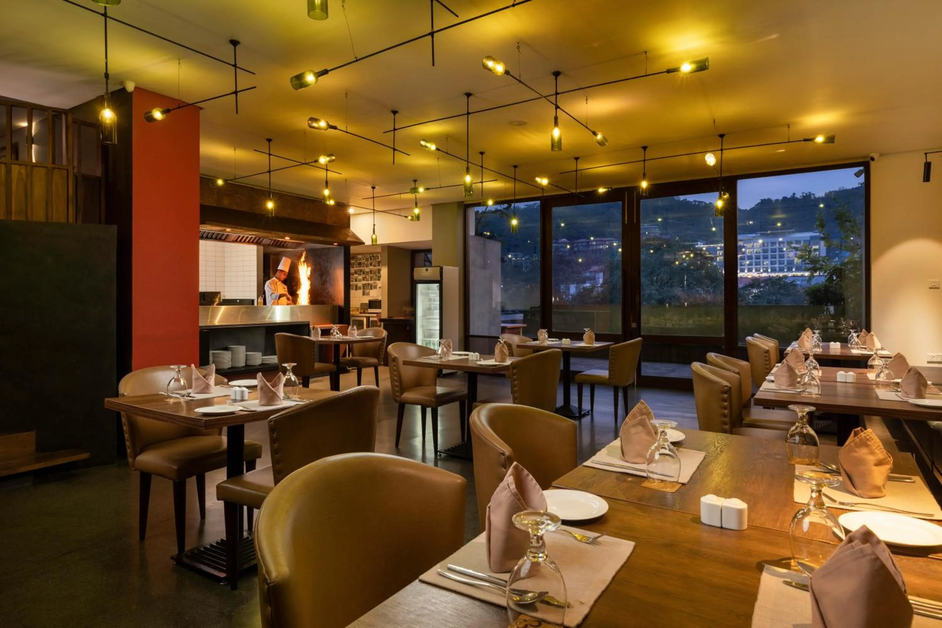Dining area in Lake Avenue Hotel Kandy
