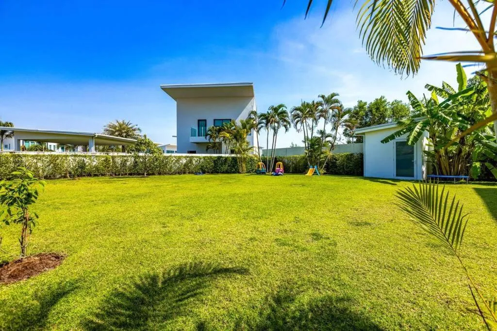 Modern 3 bedroom Pool Villa PG19