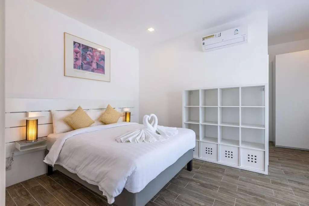 Bed in Modern 3 bedroom Pool Villa PG19