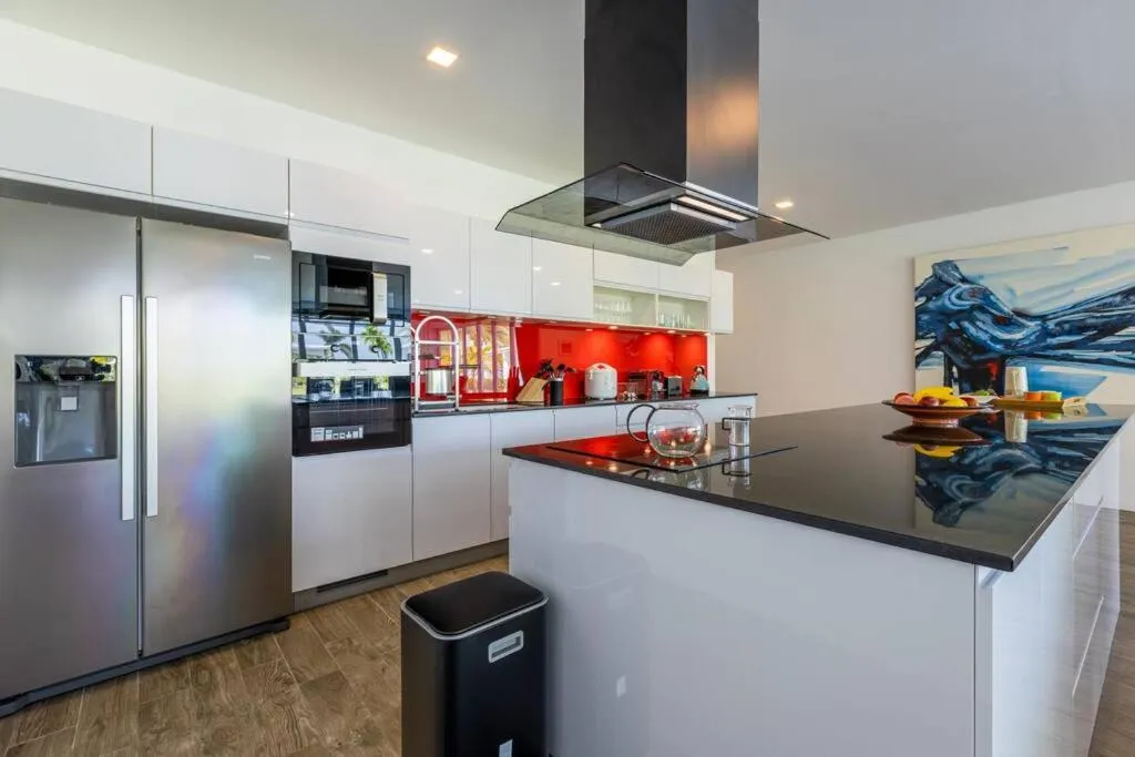 Modern 3 bedroom Pool Villa PG19