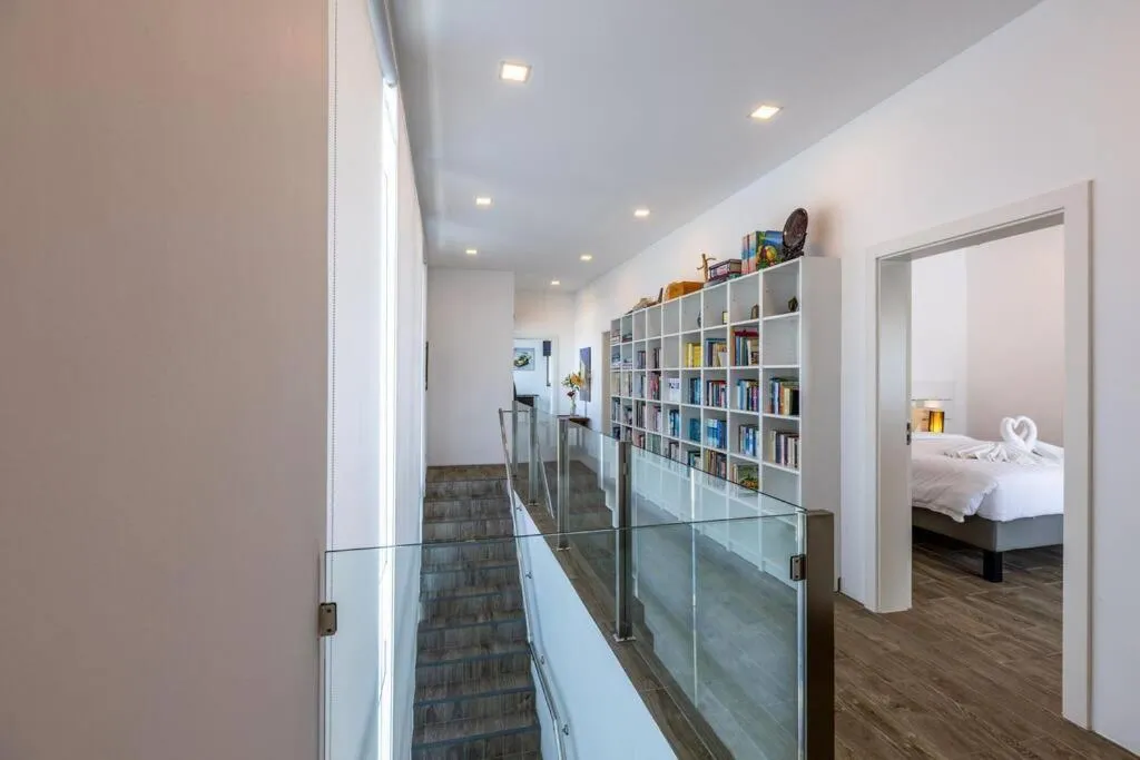 Modern 3 bedroom Pool Villa PG19