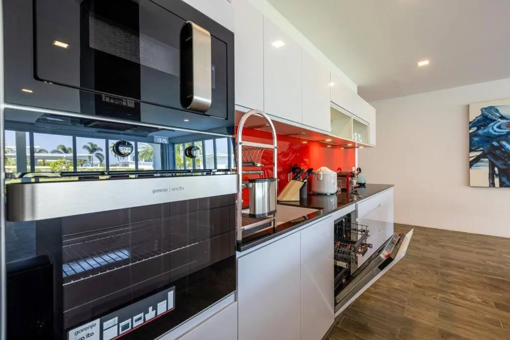 Modern 3 bedroom Pool Villa PG19