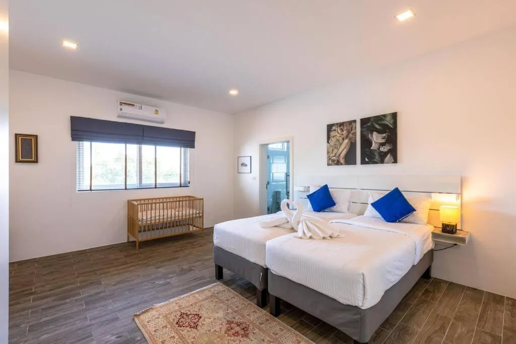 Bed in Modern 3 bedroom Pool Villa PG19