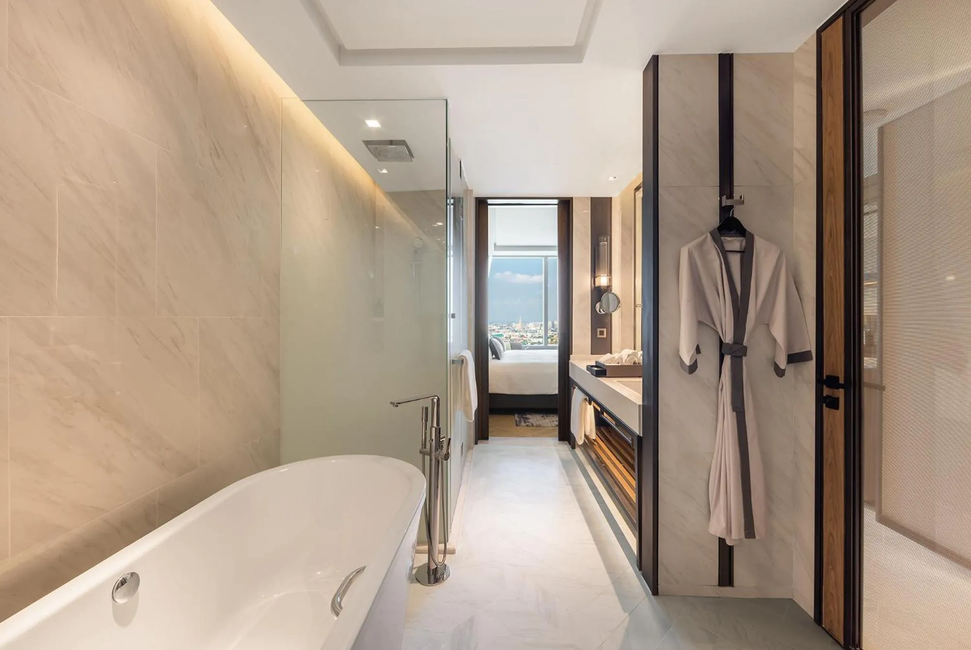 Bathroom, Bed in Eastin Grand Hotel Phayathai