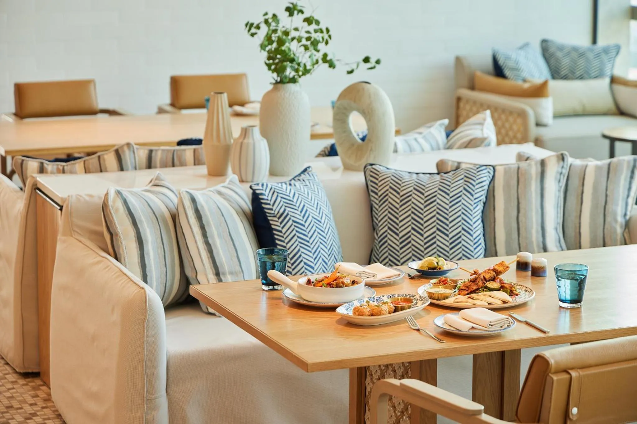 Restaurant/places to eat in Eastin Grand Hotel Phayathai