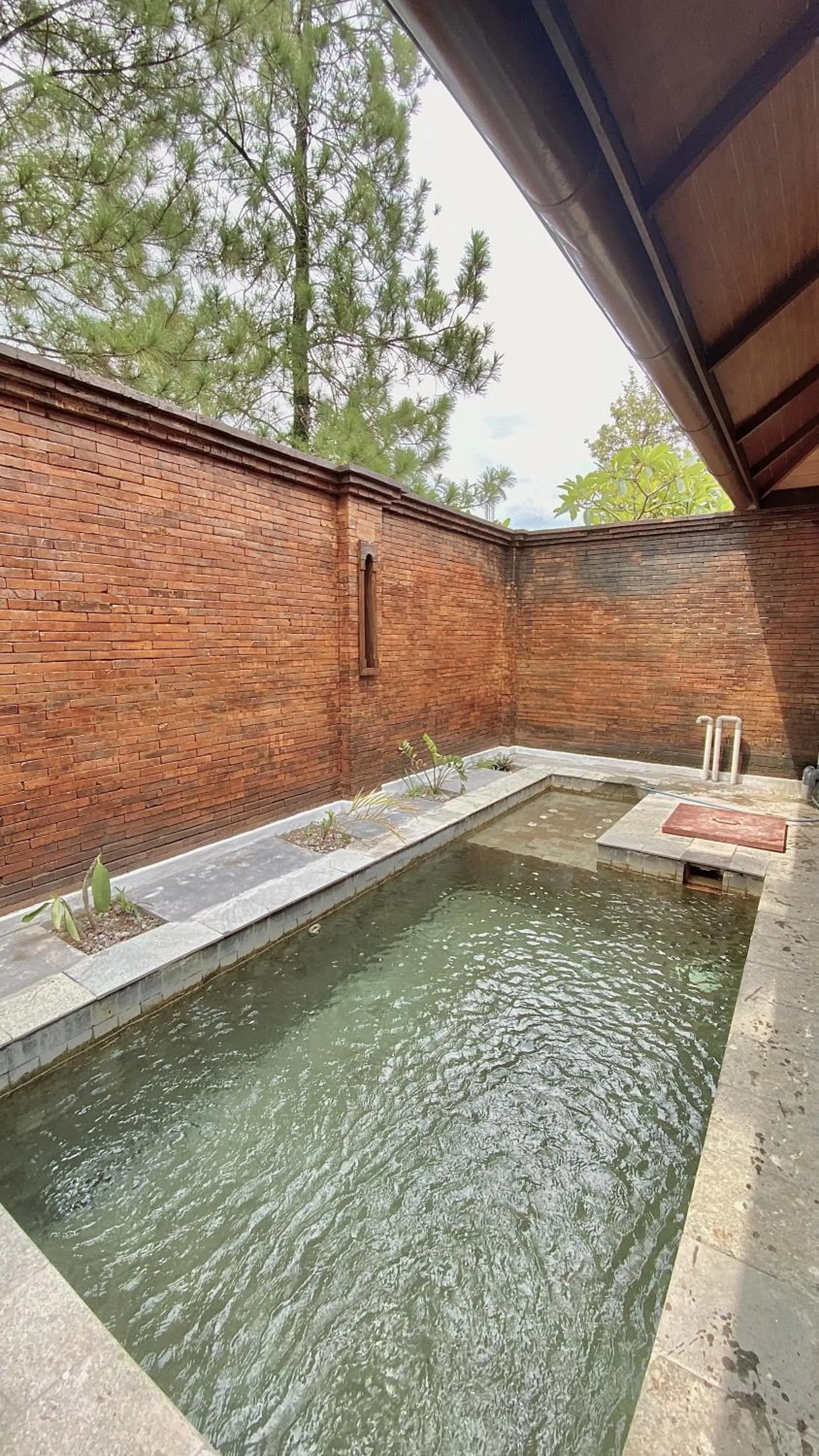 chrome hotel & resort solo