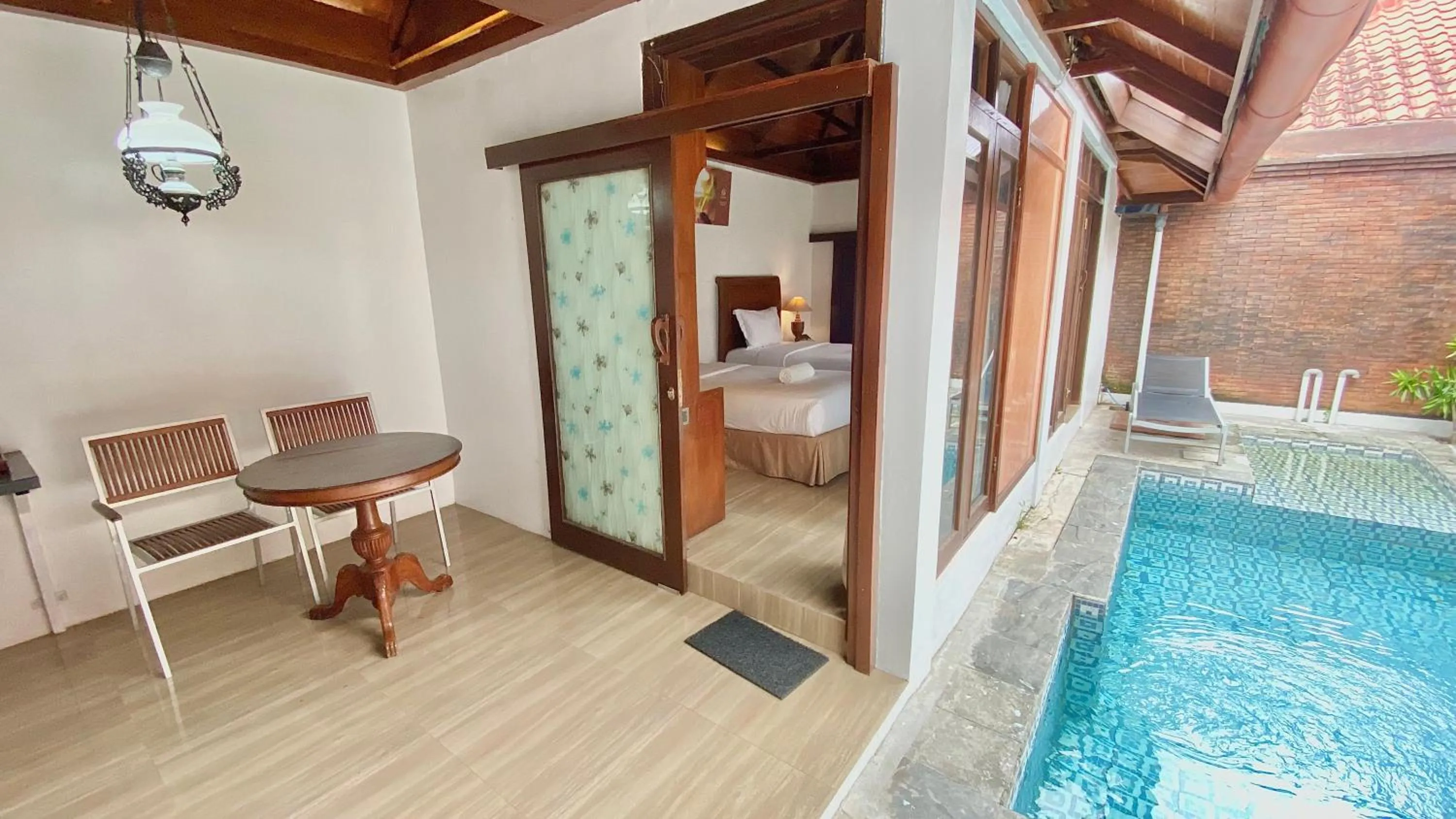 chrome hotel & resort solo