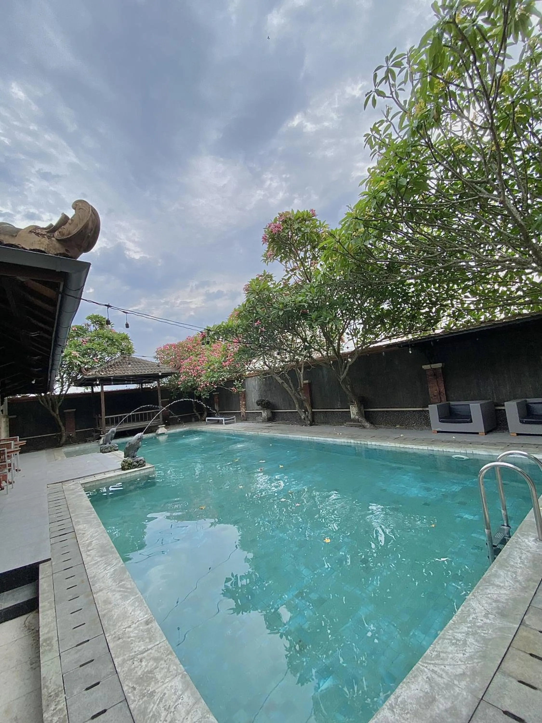 chrome hotel & resort solo