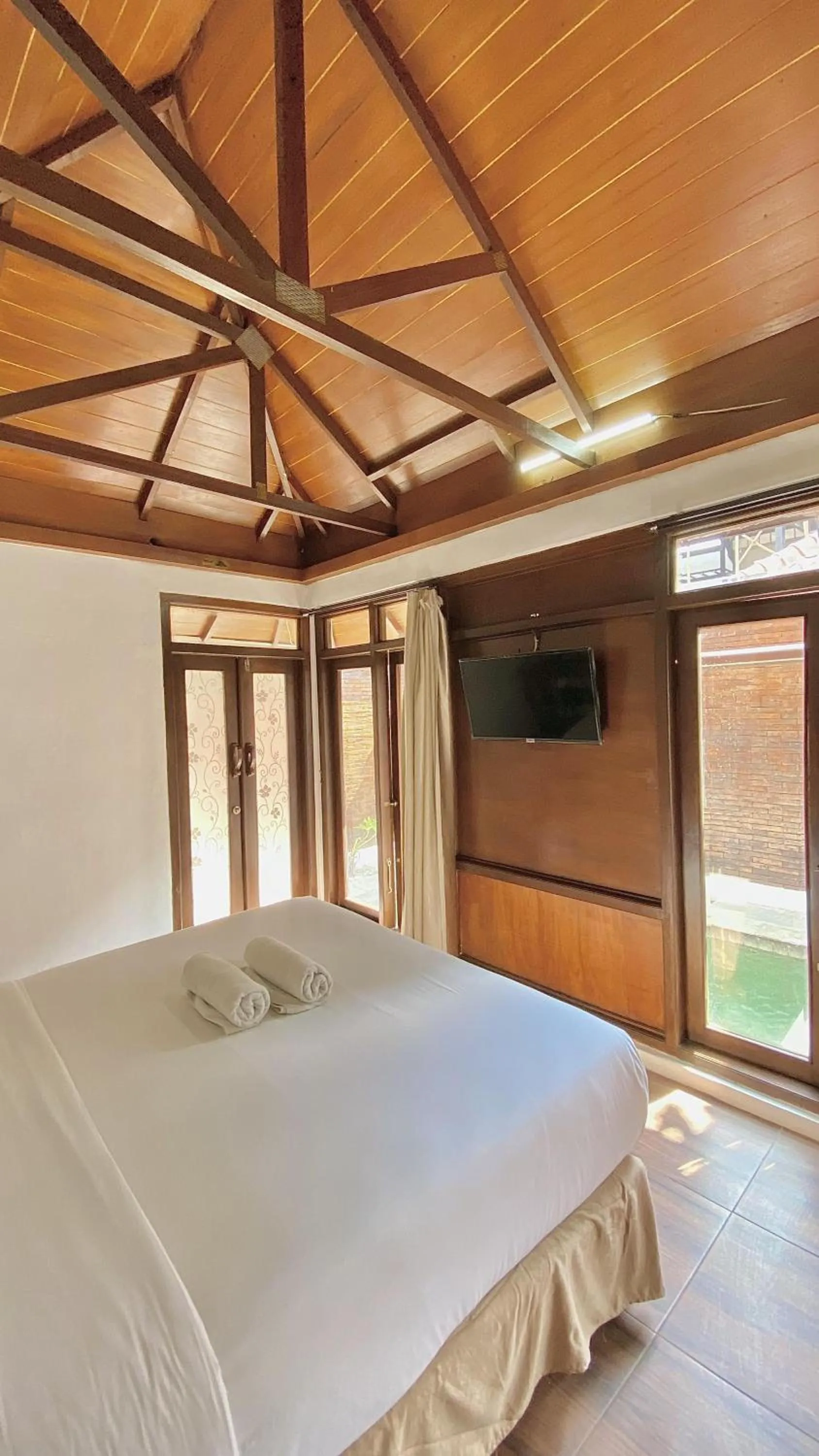 Bedroom, Bed in chrome hotel & resort solo